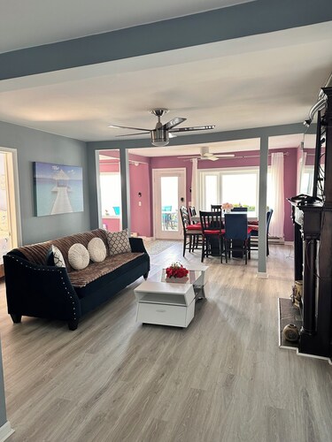 Brilliant Lakefront Views- Private Home