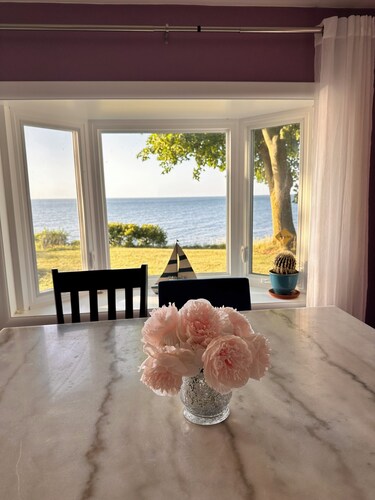 Brilliant Lakefront Views- Private Home