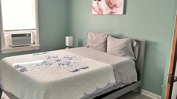 2 bedrooms, iron/ironing board, free WiFi, bed sheets