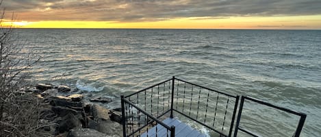 Una spiaggia nelle vicinanze