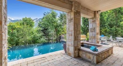 Majestic Views: Pool, Hot Tub, Game Room, Spacious, Free local activity passes! Your Mountain Haven!