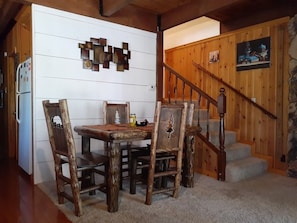 Dining - Charming & cozy cabin (Big Bear)