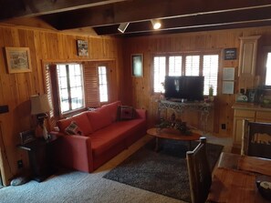 Smart TV y chimenea 