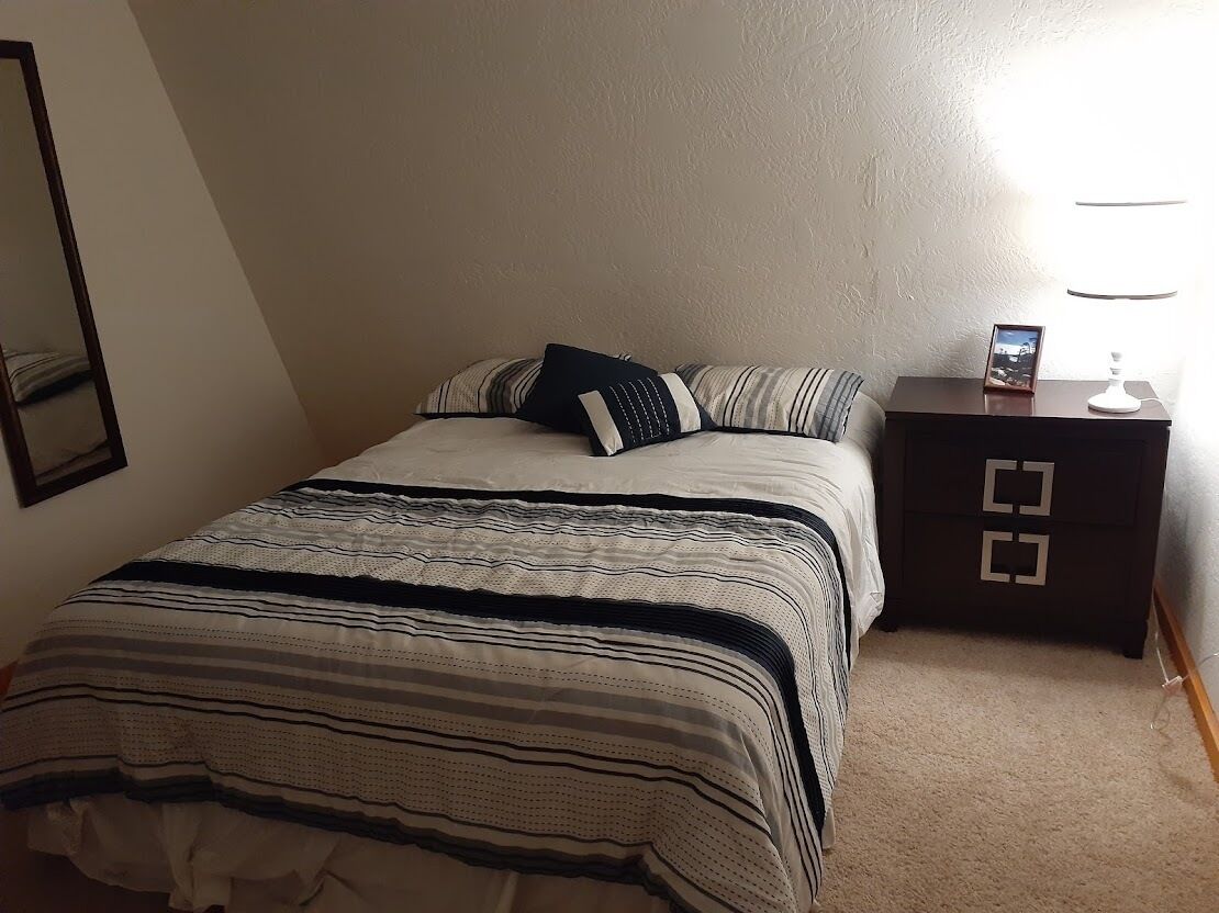 Charming & cozy cabin (Pet friendly)