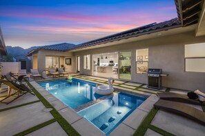A heated pool - Serenity Now. Gorgeous BRAND NEW HOME! (walk to Stadium Course!) (La Quinta)