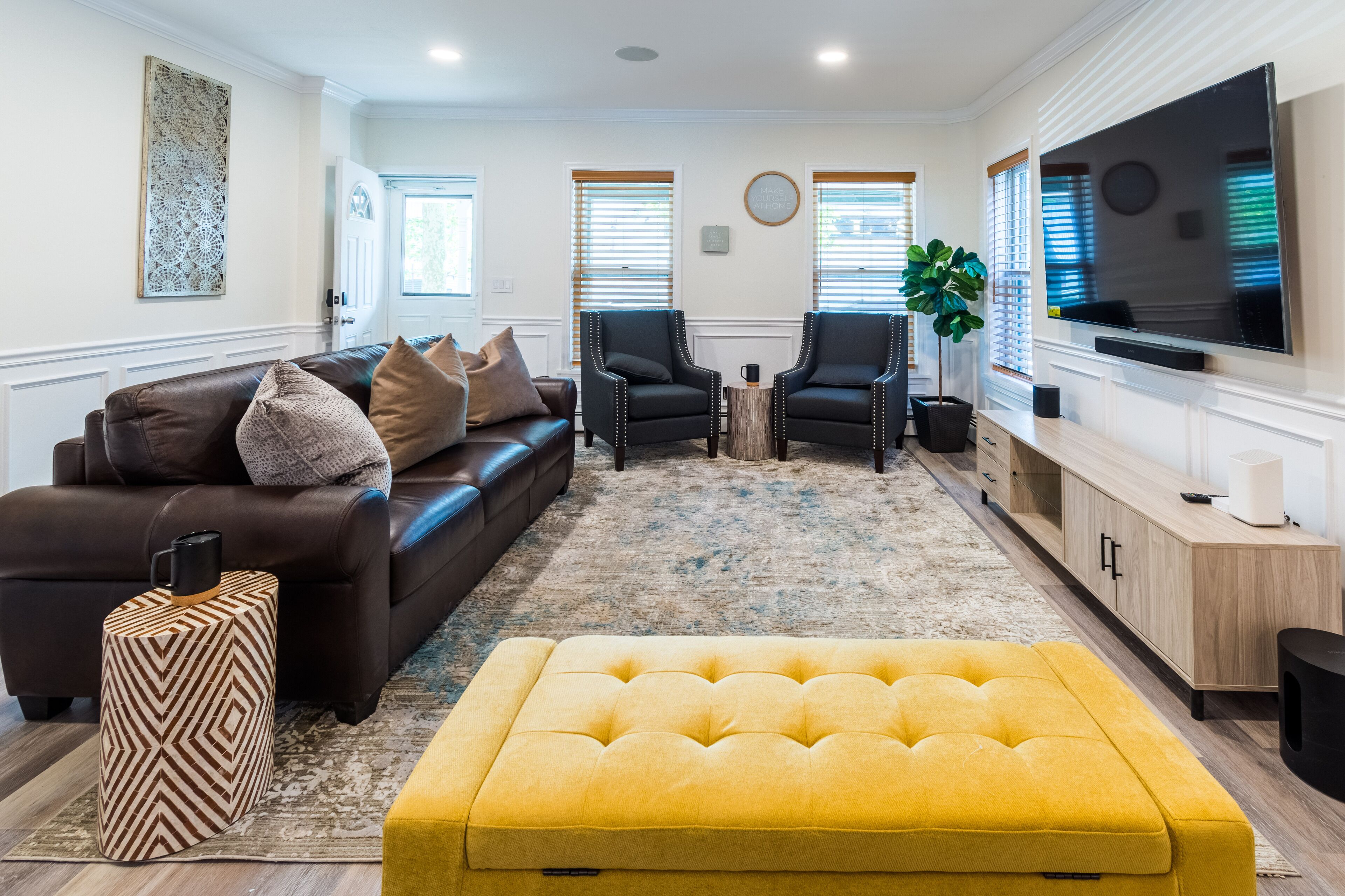 Clean Luxurious Retreat, Parking Restaurants, Near New Hope. 1mile Del river 