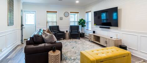 Smart TV, fireplace, stereo