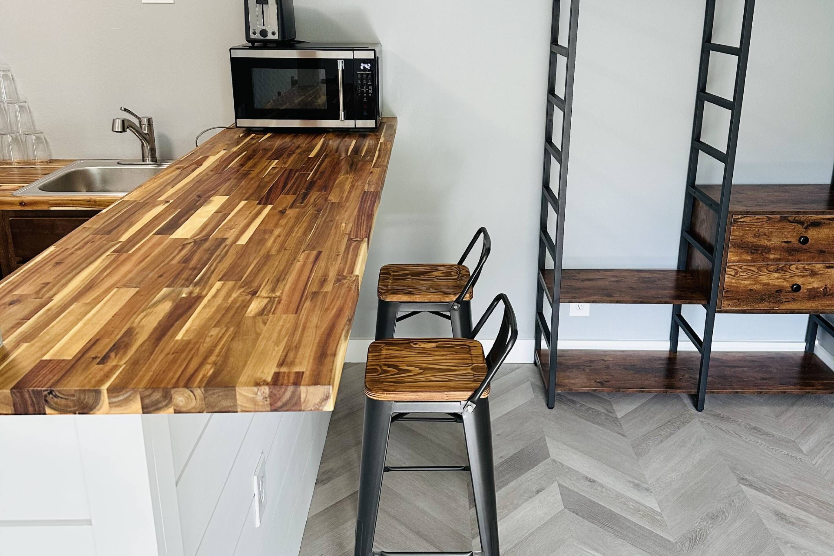 Newly Remodeled Studio in a Fantastic Location!