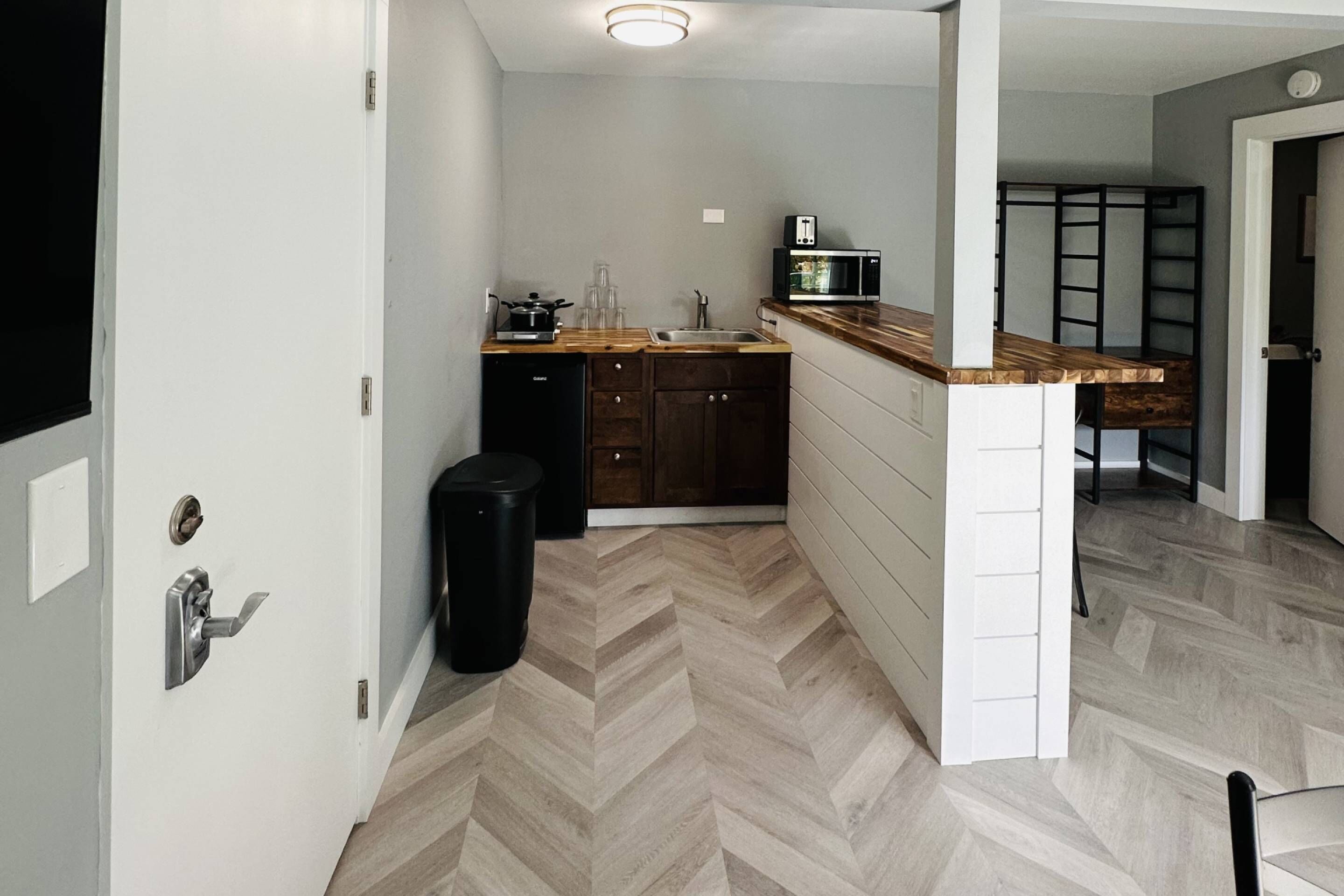 Newly Remodeled Studio in a Great Location!