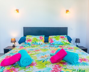 4 bedrooms, desk, iron/ironing board, free WiFi