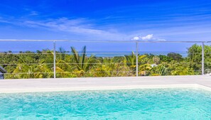 Outdoor pool - Villa with private pool 5 minutes from the beach - Panoramic sea view (Sainte-Rose)
