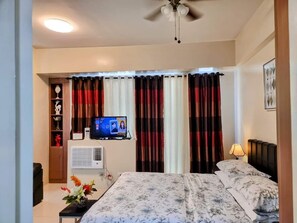 Standard Studio, 1 Queen Bed, Balcony | Individually decorated, individually furnished, desk, iron/ironing board - One Palm Tree Villas - Unit 3i and 3j (Pasay)