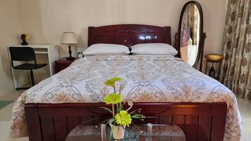 Standard Studio, 1 Queen Bed, Balcony