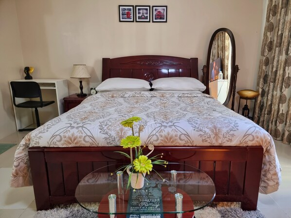 Standard Studio, 1 Queen Bed, Balcony | Individually decorated, individually furnished, desk, iron/ironing board - One Palm Tree Villas - Unit 3i and 3j (Pasay)