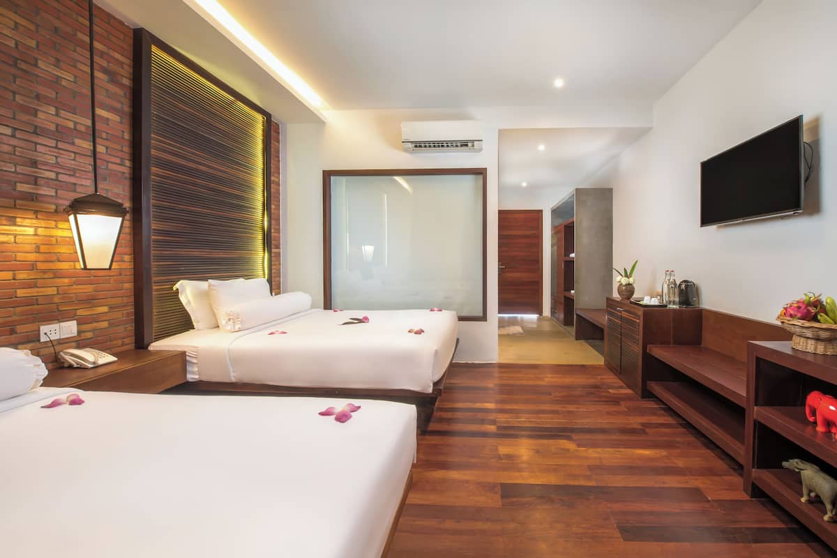 Junior Twin Room | 2 bilik tidur, peralatan tempat tidur premium, bar mini
