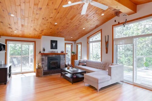 cozy cottage by Georgian Bay & sandy beach
