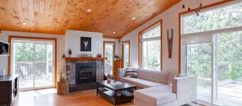 cozy cottage by Georgian Bay & sandy beach