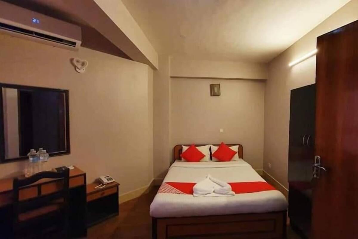 In-room safe, iron/ironing board, free WiFi, bed sheets