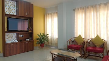 Standard Triple Room | Living area