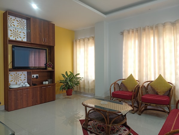 Standard Triple Room | Living area - Mi Casa (Guwahati)