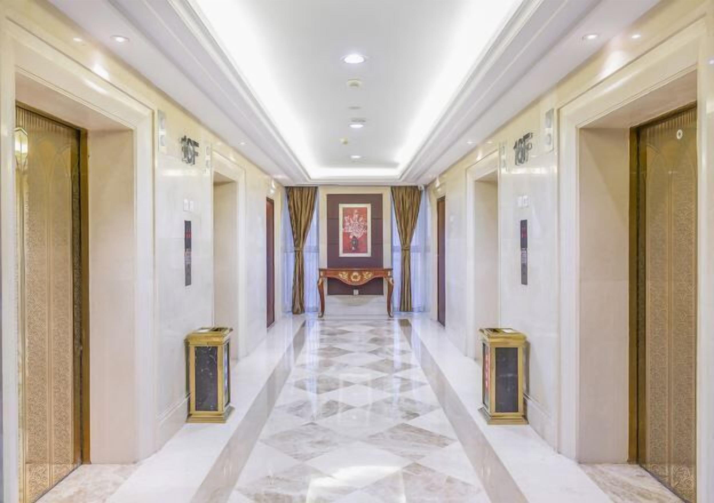 المنشأة من الداخل