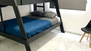 3 soverom, skrivebord, strykejern/-brett og wi-fi