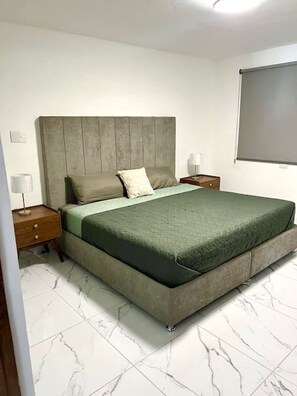 3 habitaciones, escritorio, tabla de planchar con plancha y wifi 