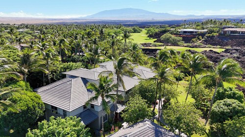 Get ready for sun, sand, and fun at family friendly Waikoloa condo