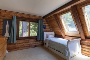 5 bedrooms, WiFi, bed sheets