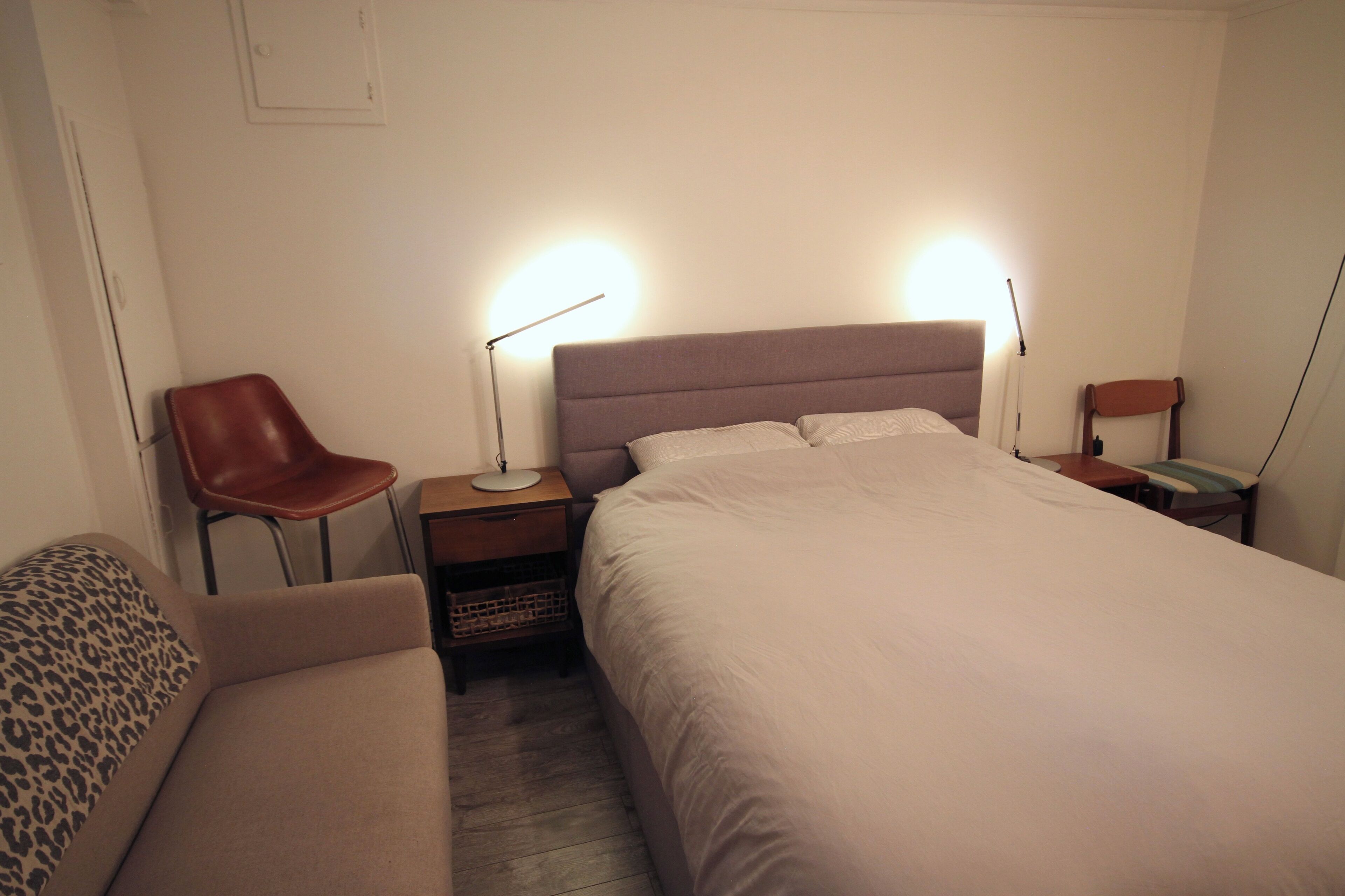 Cozy Sunrise Suite in hip East Van neighbourhood