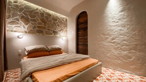 Basic Double Room | Free WiFi - YLUNA Boutiquestay (Can Tho)