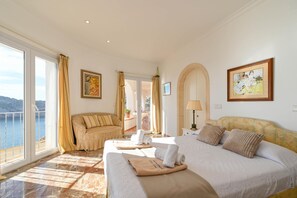 6 habitaciones, tabla de planchar con plancha, wifi y ropa de cama 