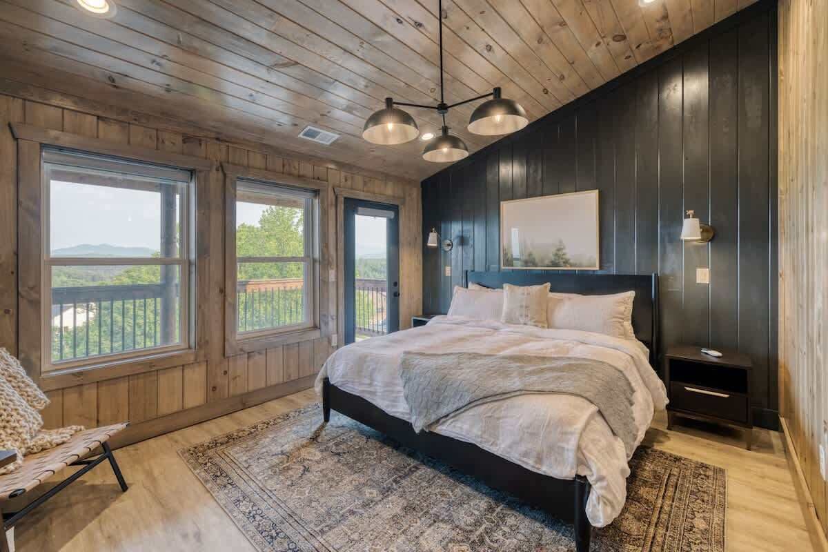 20 bedrooms, iron/ironing board, WiFi, bed sheets