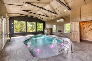 Piscine intérieure