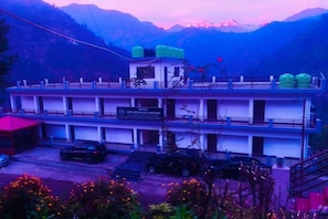 Front of property – evening/night - Hotel The Himalaya Orchid Guptkashi (Ukhimath)