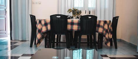 Lägenhet - 3 sovrum - rökare - uteplats | Lounge