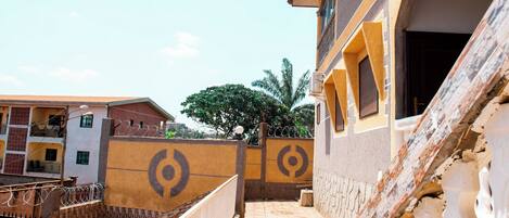Apartment, 3 Bedrooms, Smoking, Patio | Property entrance