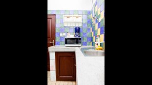 Apartment, 3 Bedrooms, Smoking, Patio | Interior