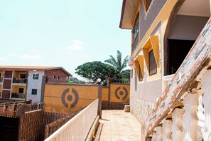 Apartment, 3 Bedrooms, Smoking, Patio | Property entrance - Odza, Modern Apartment, 3 Bedrooms, Private Parking (Yaoundé)