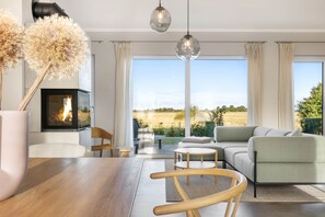 TV, fireplace, stereo