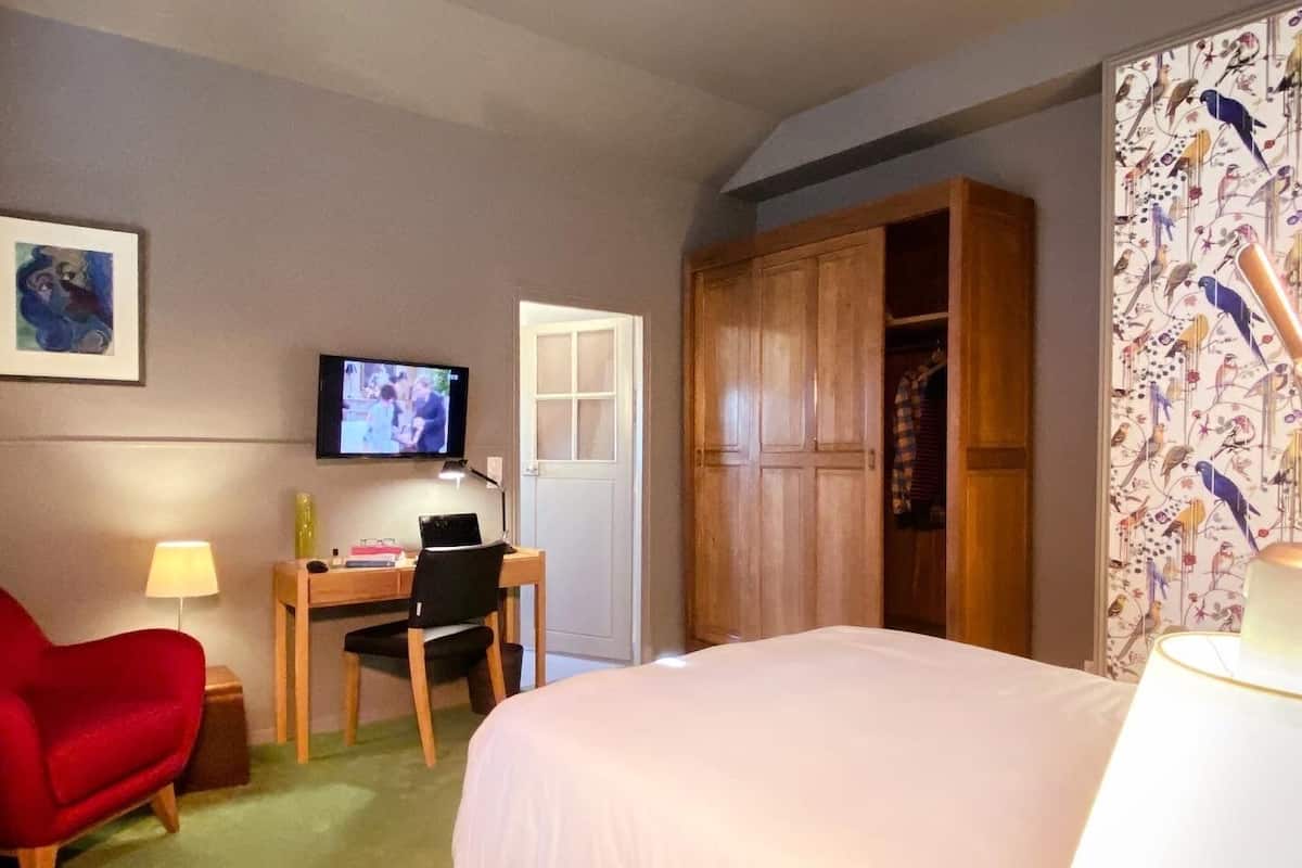 1 bedroom, in-room safe, blackout curtains, travel cot