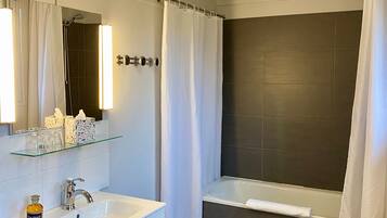 Classic-Zimmer | Badezimmer | Haartrockner, Handtücher