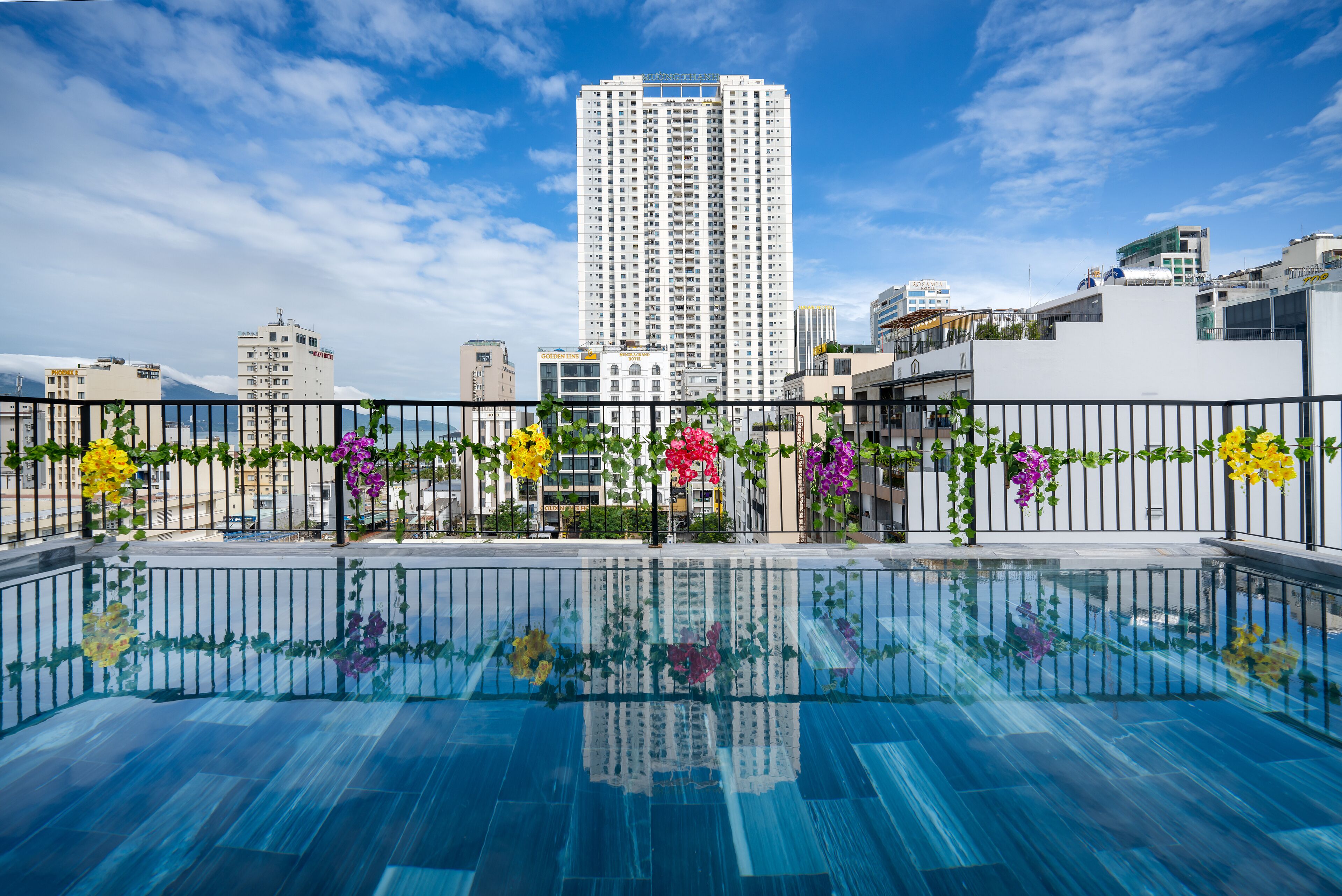 Outdoor pool, open 6:00 AM to 10:00 PM, sun loungers