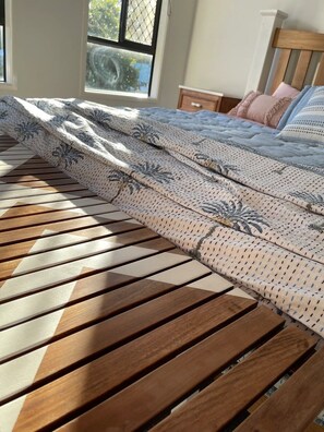 5 Schlafzimmer, Schreibtisch, Bügeleisen/Bügelbrett, kostenloses WLAN