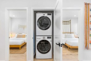 2 bedrooms, WiFi, bed sheets - The Sweetest Suite - 91 Walkscore! (Seattle)