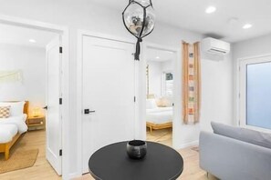 Interior - The Sweetest Suite - 91 Walkscore! (Seattle)