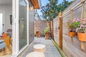 Terrace/patio - The Sweetest Suite - 91 Walkscore! (Seattle)