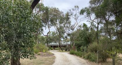 Peaceful Woodlands escape close to beach.