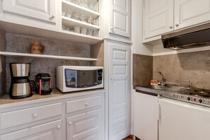 Fridge, microwave, coffee/tea maker, electric kettle