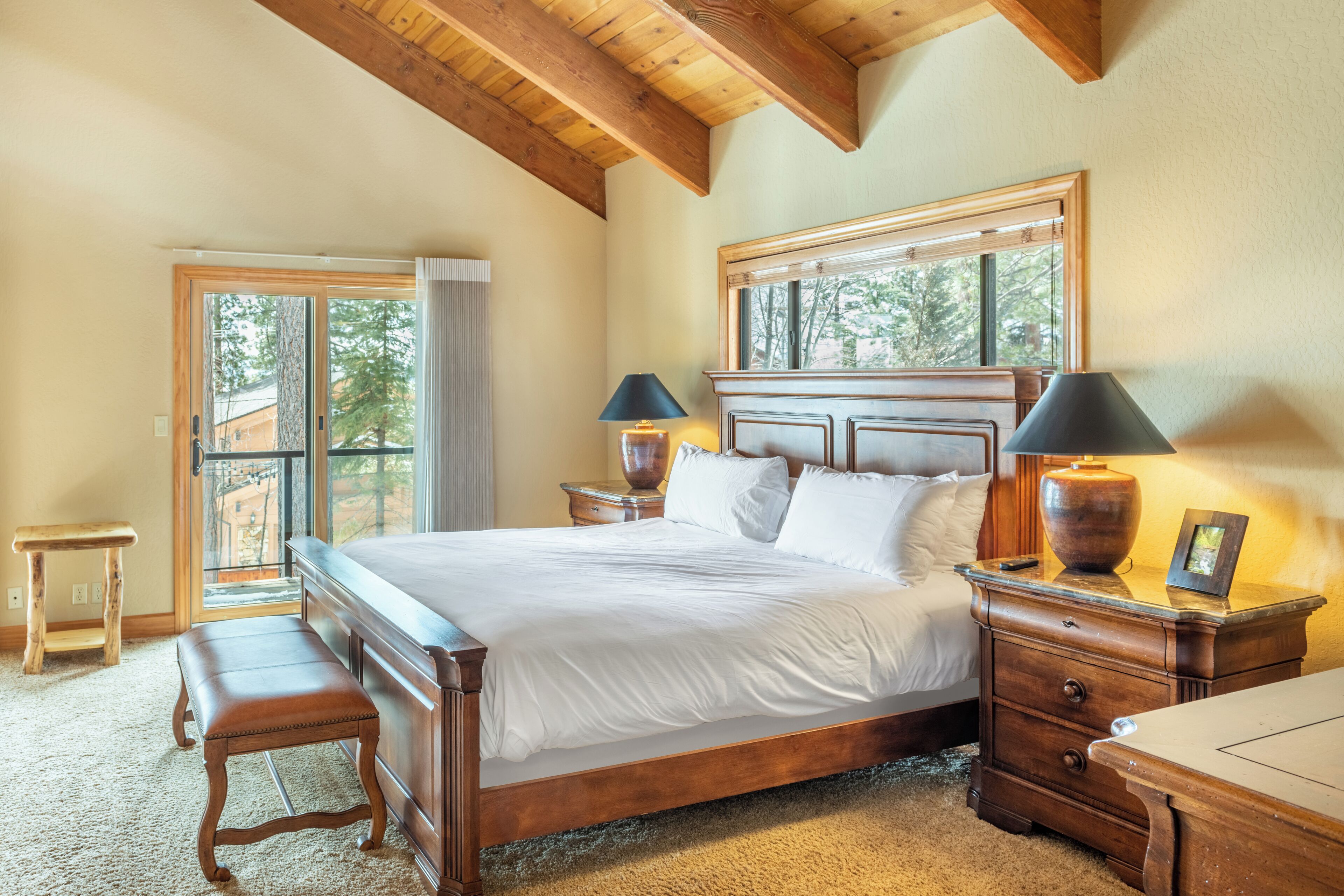 5 slaapkamers, een strijkplank/strijkijzer, reisbedje, gratis wifi